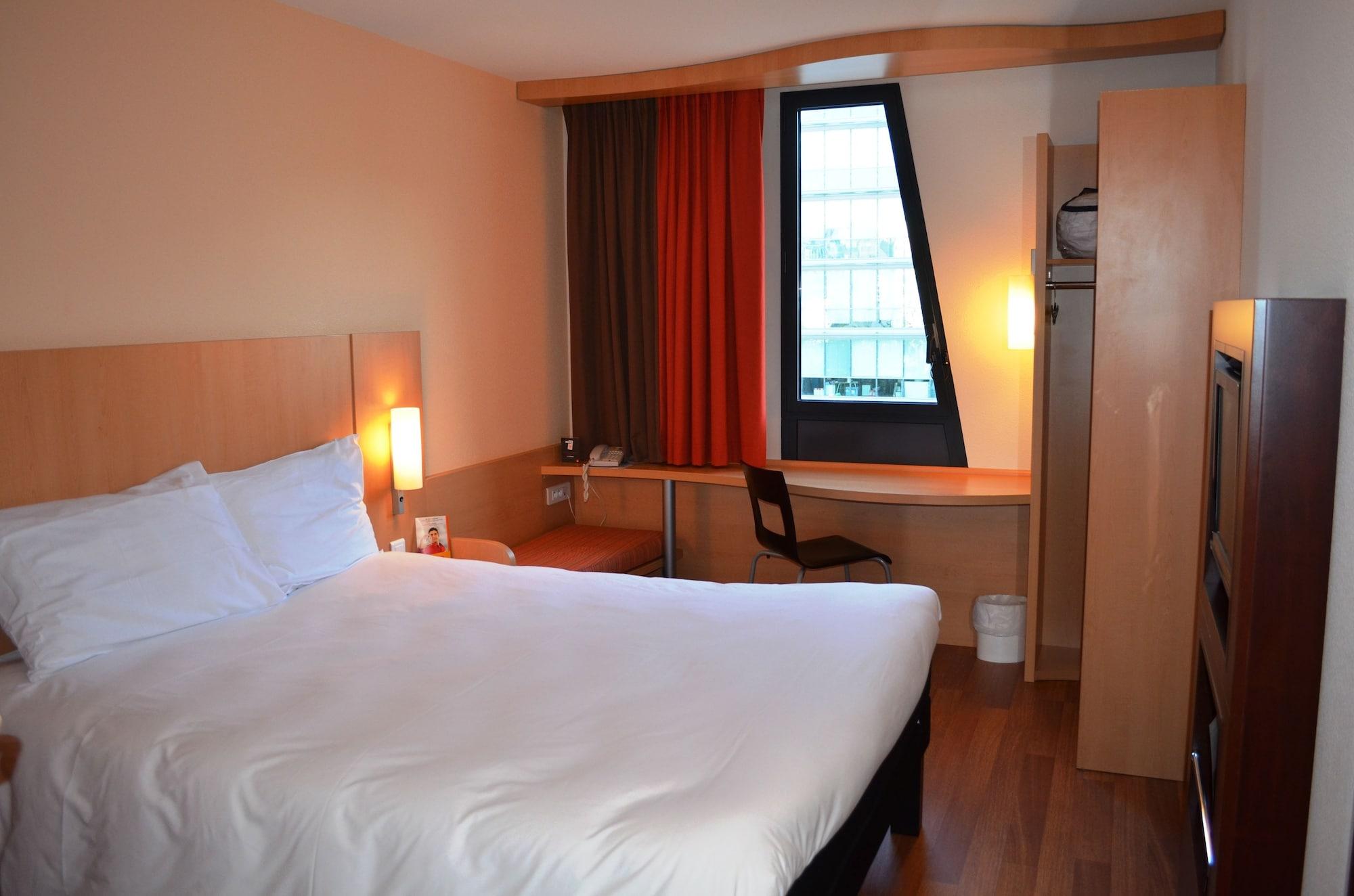 Ibis Marseille Centre Euromed Hotel Exterior photo