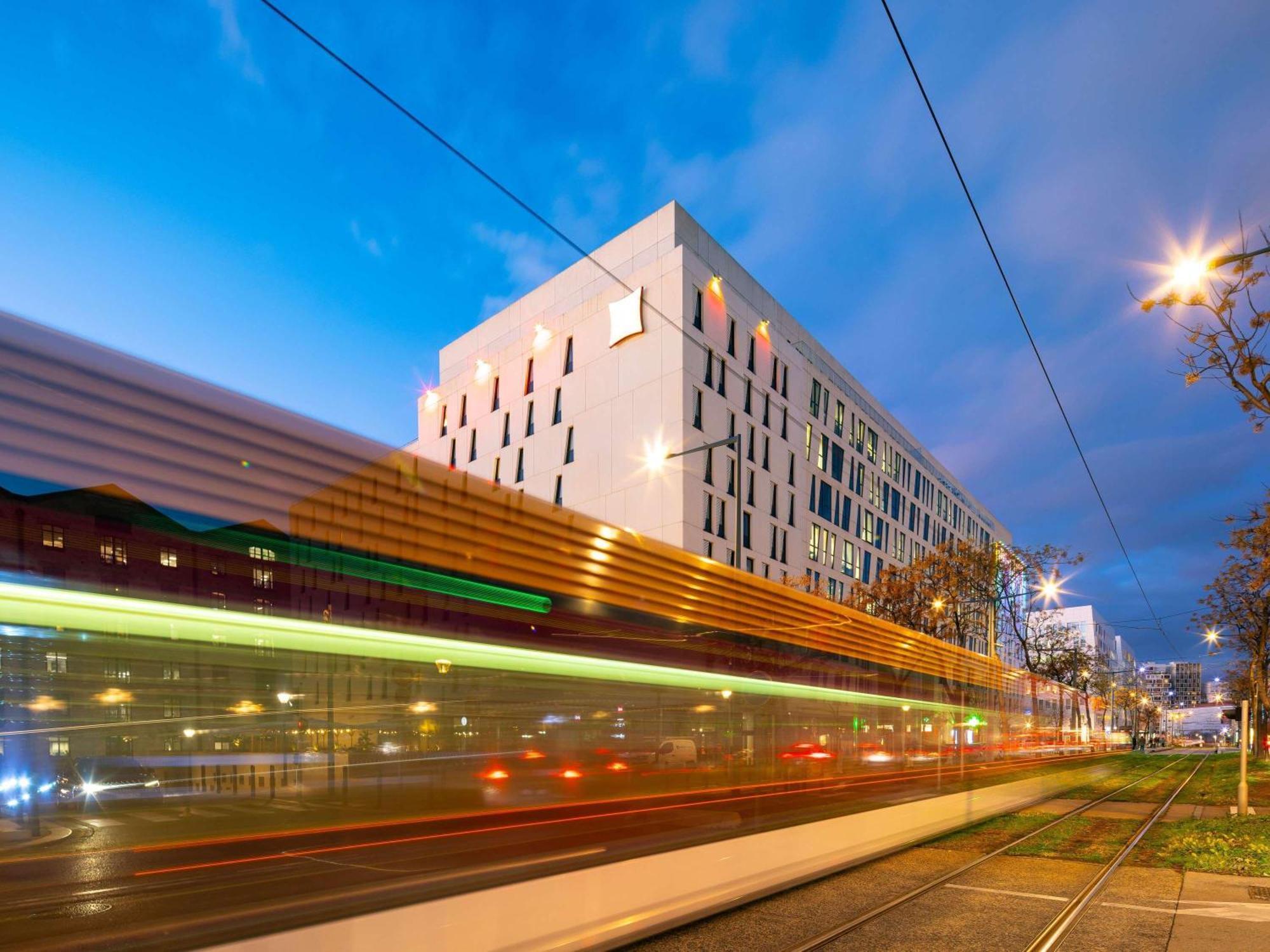 Ibis Marseille Centre Euromed Hotel Exterior photo