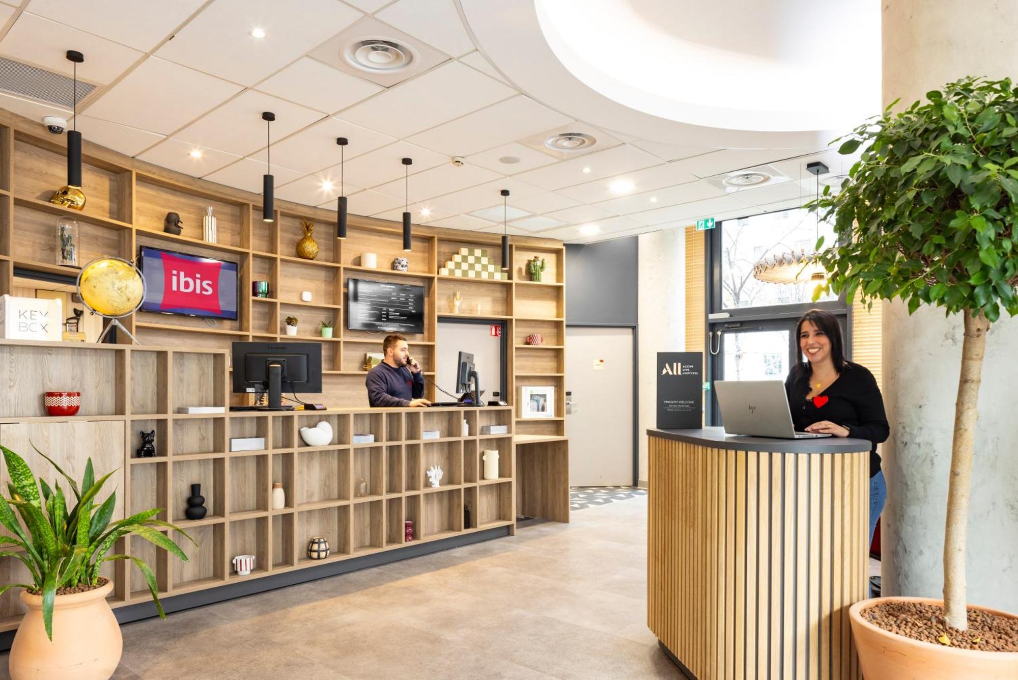 Ibis Marseille Centre Euromed Hotel Exterior photo