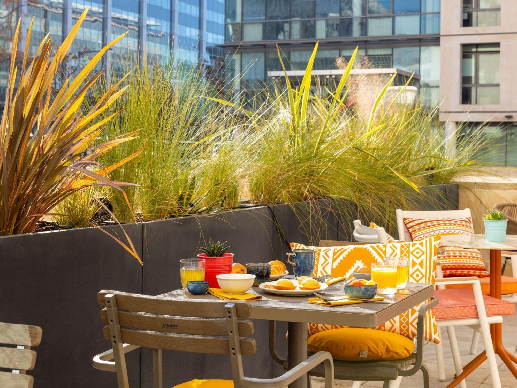 Ibis Marseille Centre Euromed Hotel Exterior photo